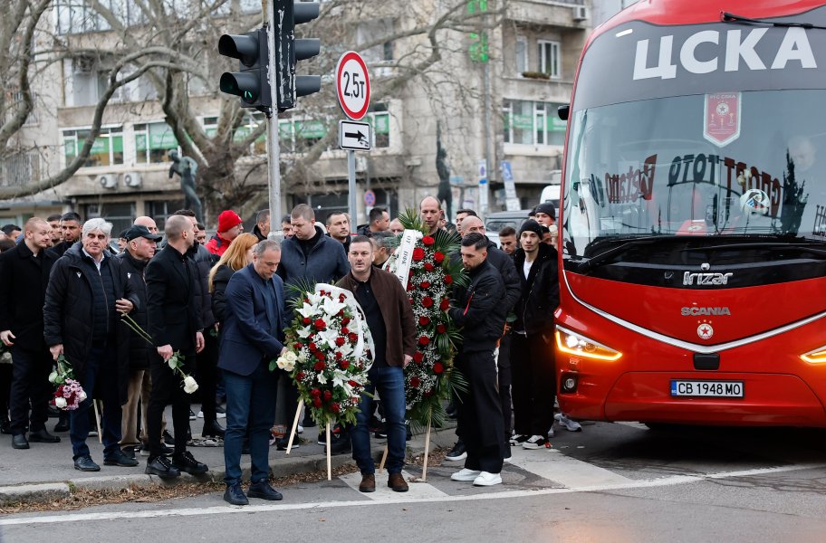 Поклонение пред Димитър Пенев1
