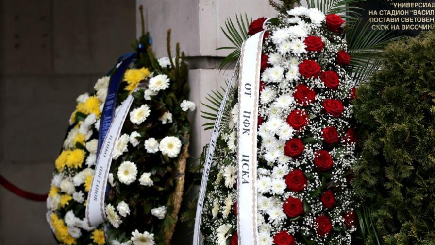 България се прощава с легендарния футболен...