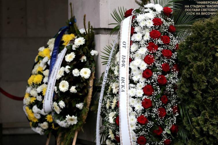 България се прощава с легендарния футболен треньор Димитър Пенев