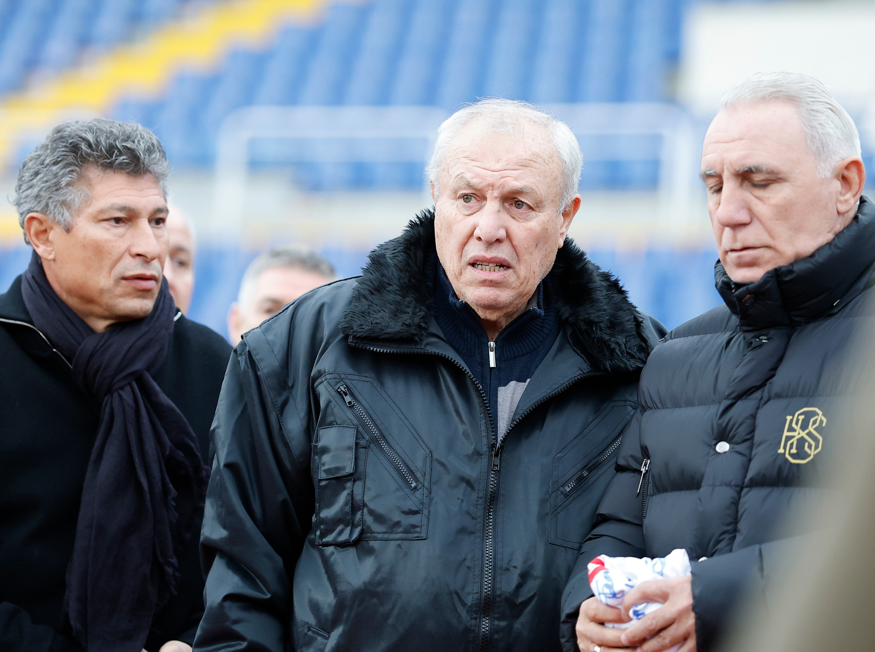 <p>Хиляди се простиха с Димитър Пенев</p>