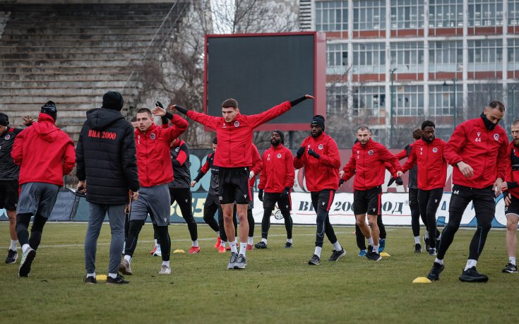 Двама нови започнаха в „Надежда“, крило пропуска лагера в Турция заради операция