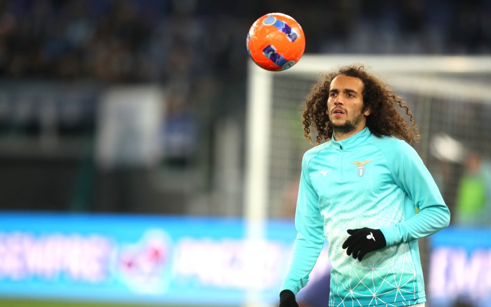 Фенербахче прати оферта за халф на Лацио