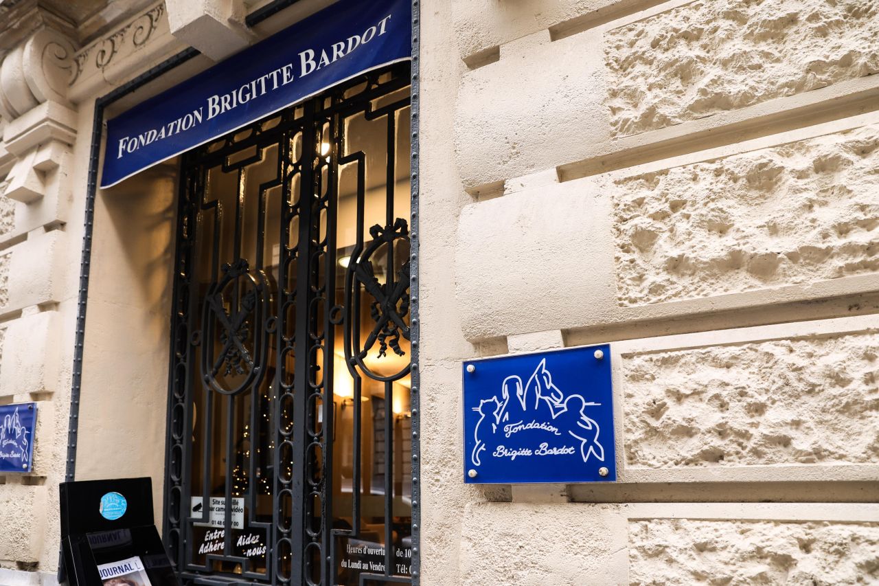 <p>Френската киноикона Брижит Бардо ще бъде погребана в родния ѝ град Сен Тропе. Скромното изпращане в последния ѝ път ще отрази нейната дългогодишна любов към животните, както и крайнодесните ѝ политически възгледи.</p>