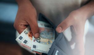 Мъж от Шумен си напазарува с фалшиво евро