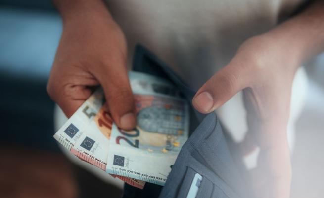 Мъж от Шумен си напазарува с фалшиво евро