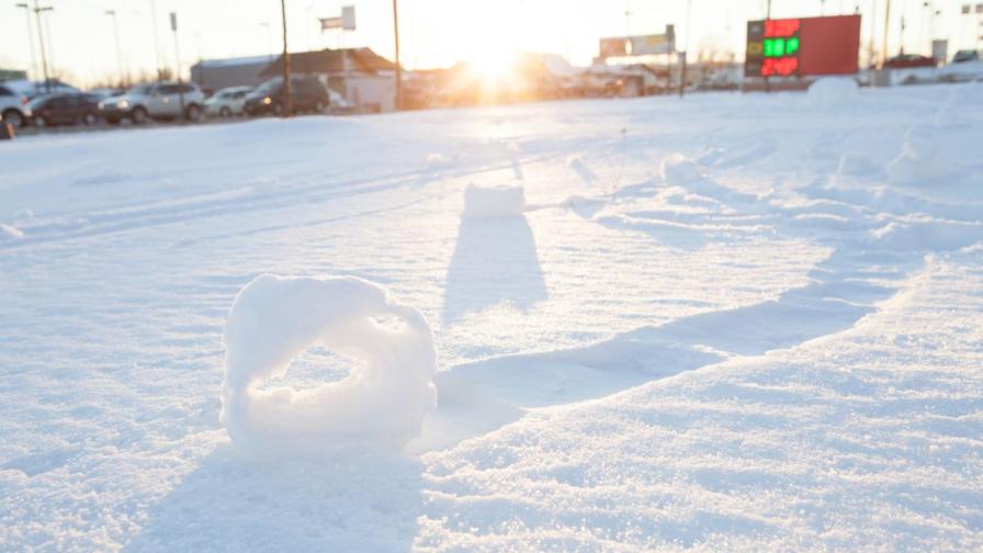Какво са снежните валяци и как природата сама ги създава