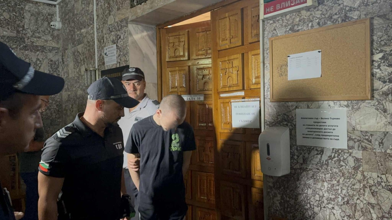 Предадоха на съд обвинените за побоя над шефа на полицията в Русе