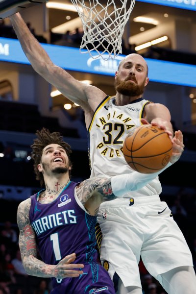 Шарлът Хорнетс Индиана Пейсърс1