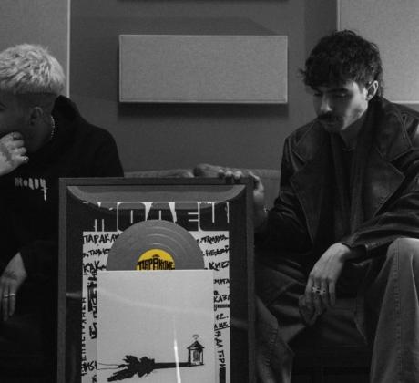 Вторият студиен албум на група МОЛЕЦ – ПАРАКЛИС постигна платинен