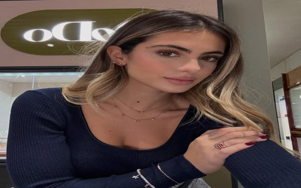 Красавица дари италиански национал със син