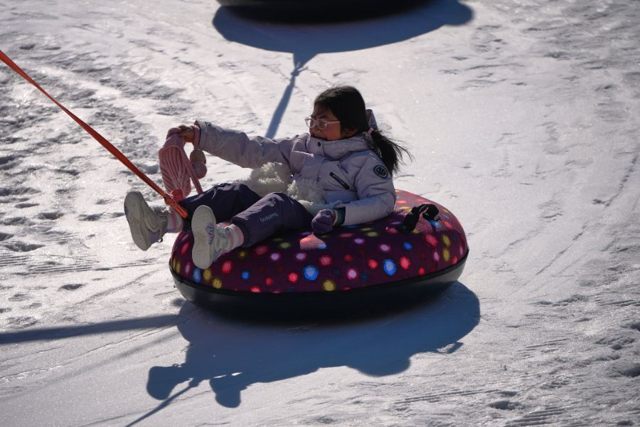 <p>Снежни приключения в Лонгтан парк в Пекин.</p>