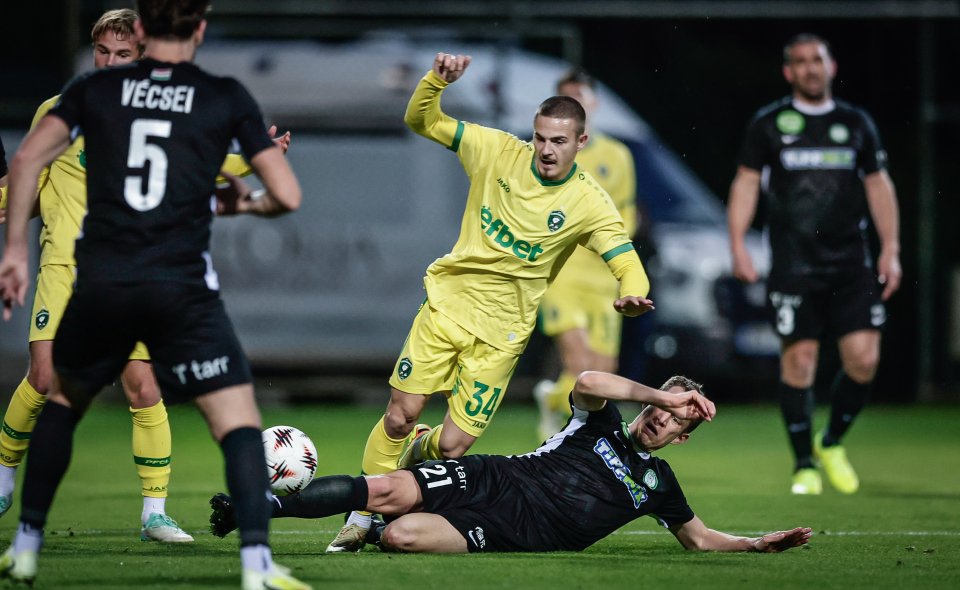 Лудогорец Пакш1