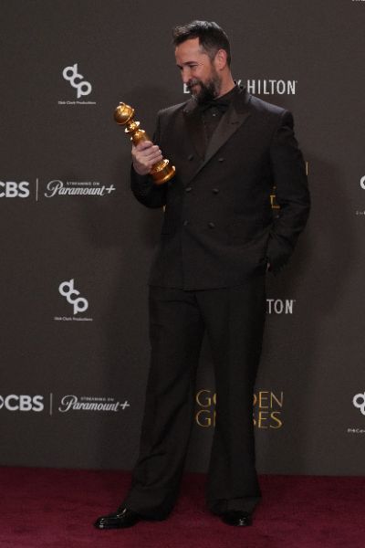 <p>Тимъти Шаламе триумфира в една от най-оспорваните категории на наградите &bdquo;Златен глобус&ldquo;, като спечели трофея за най-добър актьор в музикален филм или комедия за ролята си на професионален тенисист във &bdquo;Върховният Марти&ldquo;, предаде Ройтерс.</p>