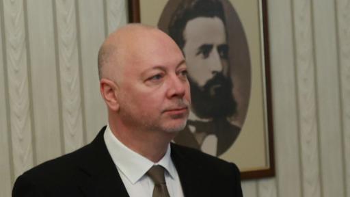 Румен Радев връчи мандат за съставяне на правителство на ГЕРБ-СДС