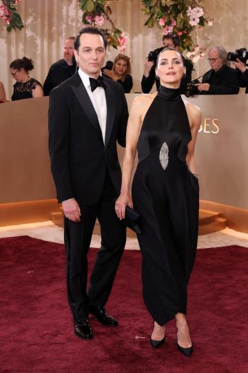 Любов на червения килим: Най-красивите звездни двойки на „Златните глобуси“ 2026 (СНИМКИ) - снимка 5