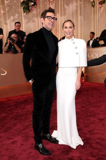 Любов на червения килим: Най-красивите звездни двойки на „Златните глобуси“ 2026 (СНИМКИ) - снимка 18