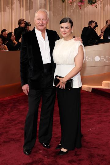 Любов на червения килим: Най-красивите звездни двойки на „Златните глобуси“ 2026 (СНИМКИ) - снимка 27