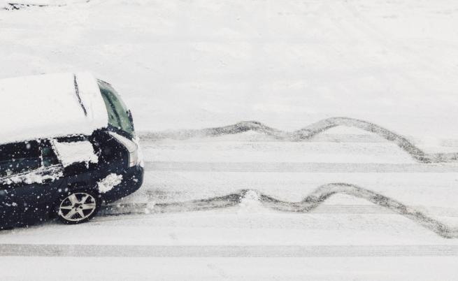 Опасност от „черен лед“ по проходите: Експерт с важни съвети за шофьорите
