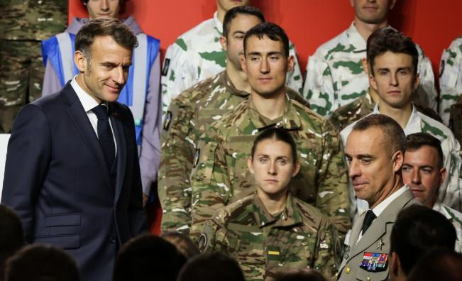 Франция започна кампания за доброволна военна служба