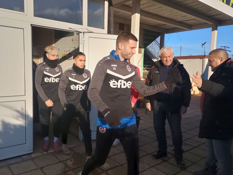 Локомотив Мездра1