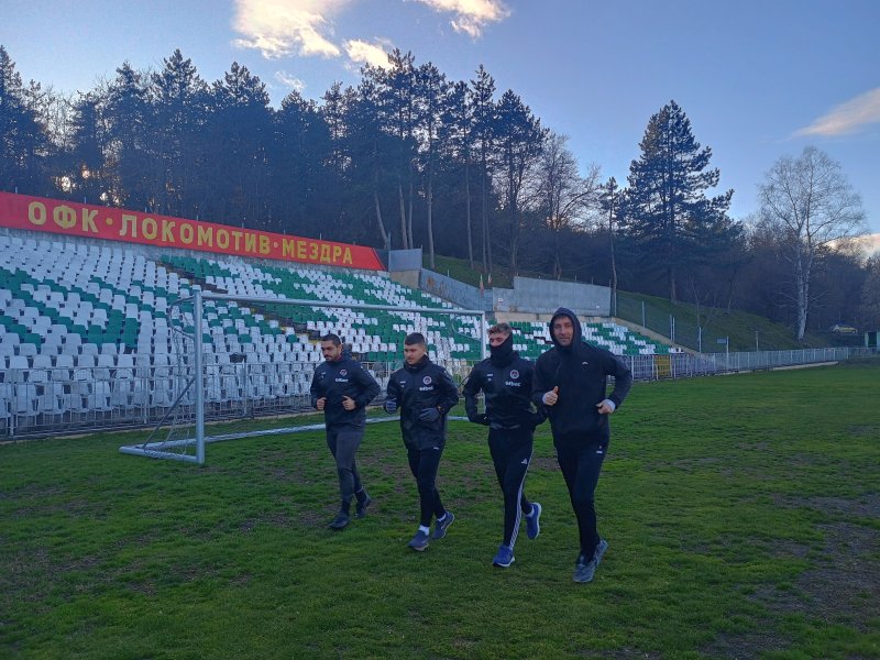 Локомотив Мездра1