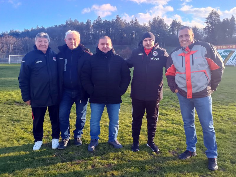 Локомотив Мездра1