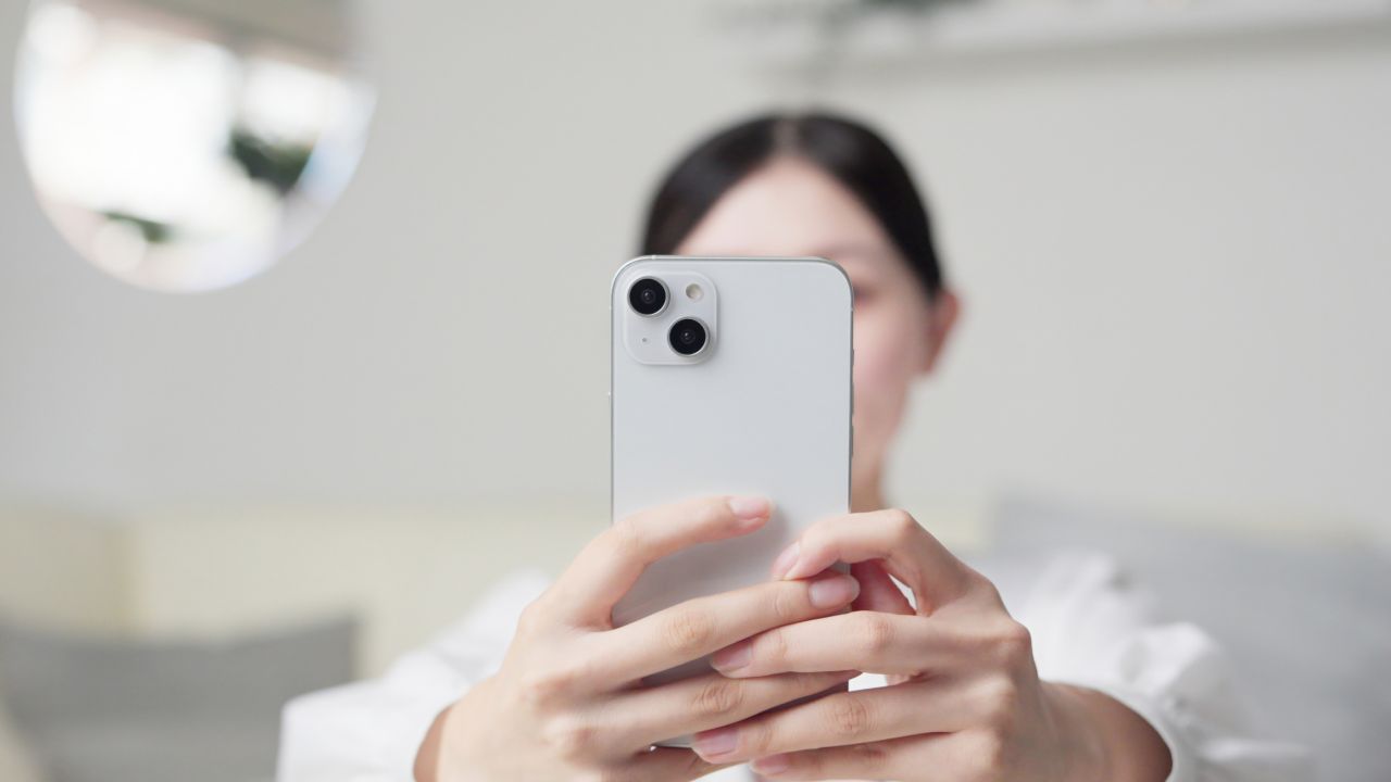 "Мъртъв ли си?"-  приложението, което кара милиони млади китайци да се „отчитат“, че са живи