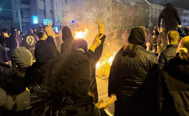 BBC: Авторитарните режими умират постепенно, после внезапно. А Иран?