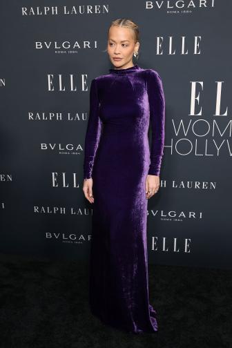 цвят рокля костюм