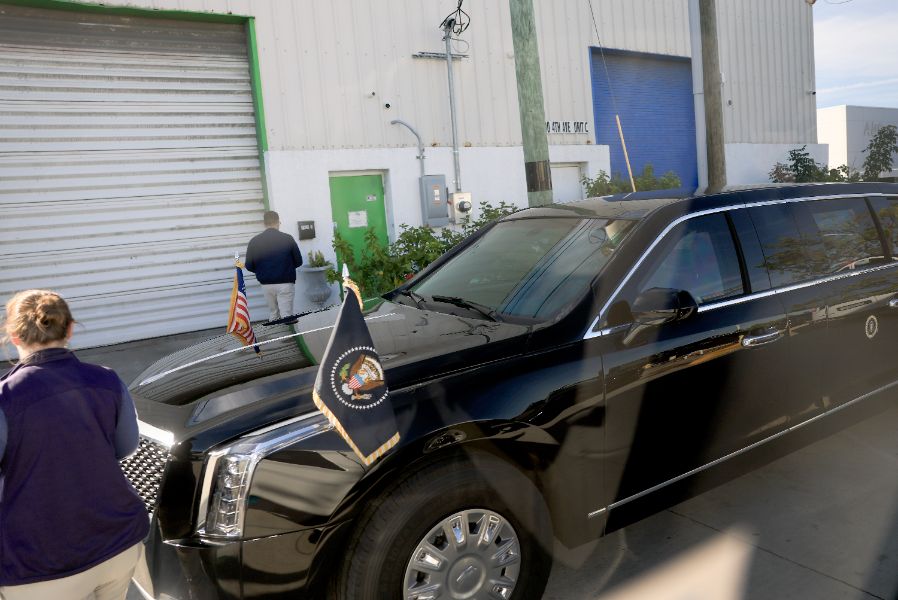 <p>Открийте невероятното инженерно решение и технологията от военен клас, които правят бронираната лимузина на президента на САЩ практически неуязвима срещу всяка заплаха.</p>