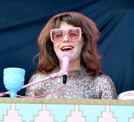 Американската инди певица Джени Луис отпразнува по нестандартен начин 50