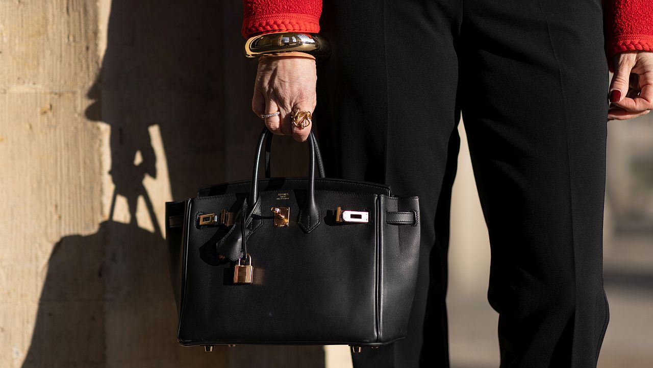 Модна къща шпионирала клиентите си, за да провери дали са достатъчно „престижни“