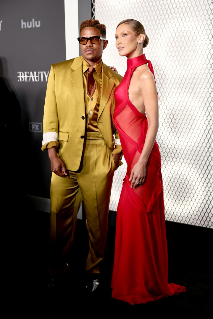 <p>Бела Хадид блесна на премиерата в Ню Йорк на новия сериал на Райън Мърфи &bdquo;Красавицата&ldquo;, който дебютира на 22 януари в Disney+ и разказва за агенти на ФБР, разследващи мистериозни смъртни случаи в света на висшата мода.</p>