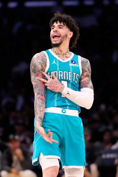 Лос Анджелис Лейкърс Шарлът Хорнетс1