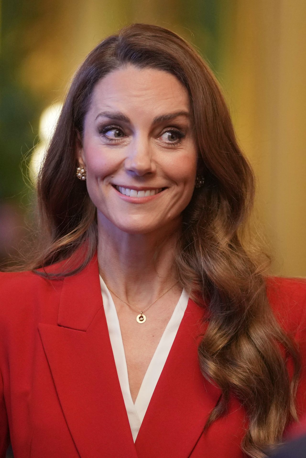 <p>Принцесата на Уелс посреща героините от женския отбор по ръгби на Англия и празнува тяхната световна победа.</p>