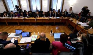 Правната комисия прие замразяване на депутатските заплати