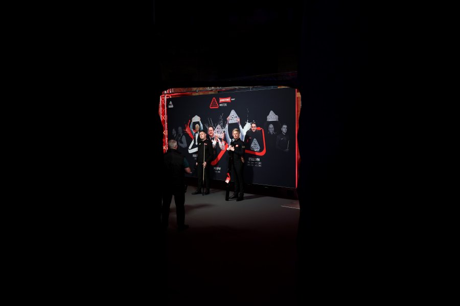 Нийл Робърстън Кайрън Уилсън1