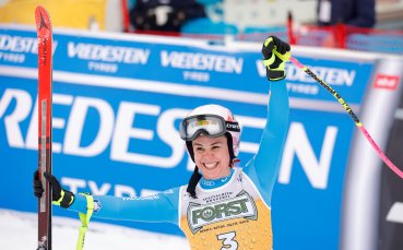 Италианка тримуфира в спускането в Тарвизио, Линдзи Вон се качи на подиума