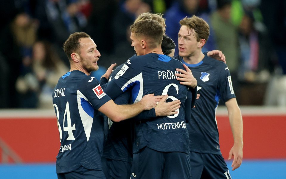 Хофенхайм изтръгна точка от „вълците“