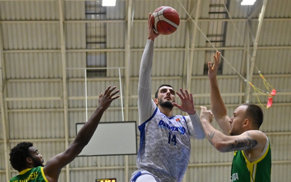 Академик Бултекс си тръгна с победа от Шумен