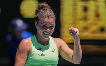 Паолини стартира с победа в Австралия, Вондроушова се отказа