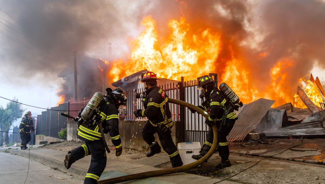 Чили обяви бедствено положение: Горски пожари взеха 16 жертви, хиляди се евакуираха