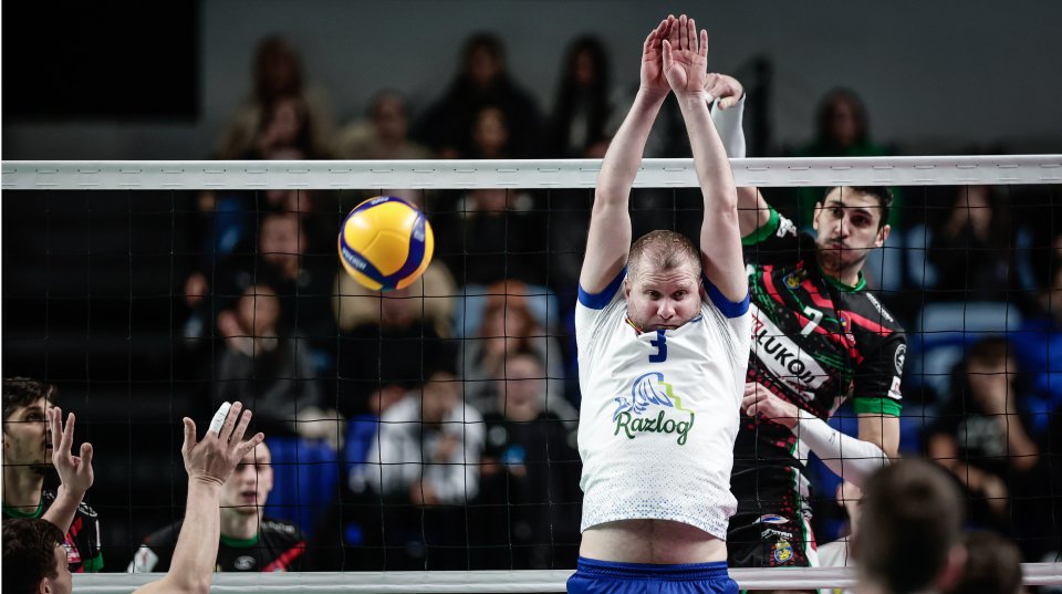 Нефтохимик победи Пирин и грабна efbet Купа на България1