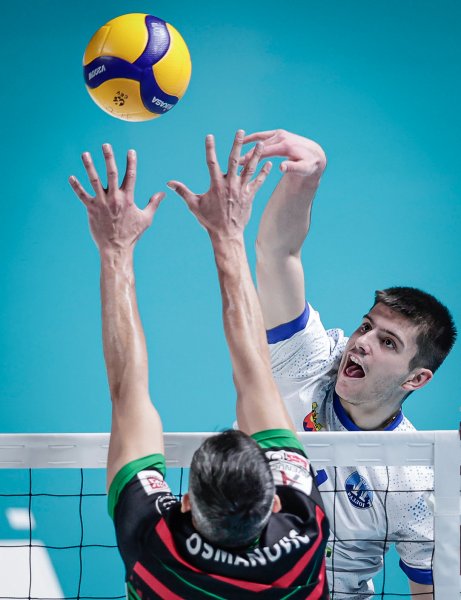 Нефтохимик победи Пирин и грабна efbet Купа на България1