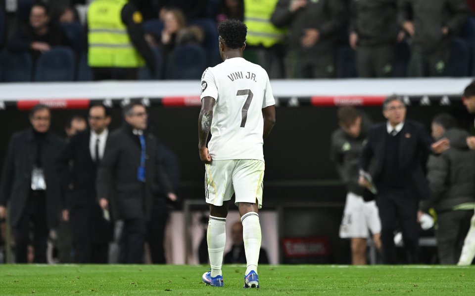 Реал се страхува, че отношението на феновете ще откаже Винисиус от нов договор