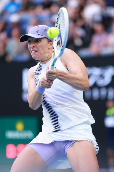 Юан Юе Ига Швьонтек1