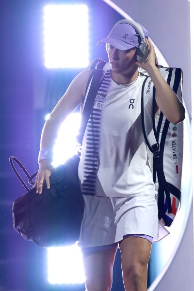 Юан Юе Ига Швьонтек1