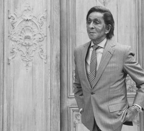 Роден на 11 май 1932 г в малкото градче Вогера