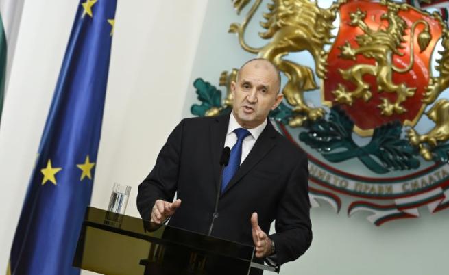 Очаква се президентът Румен Радев да депозира оставката си пред КС