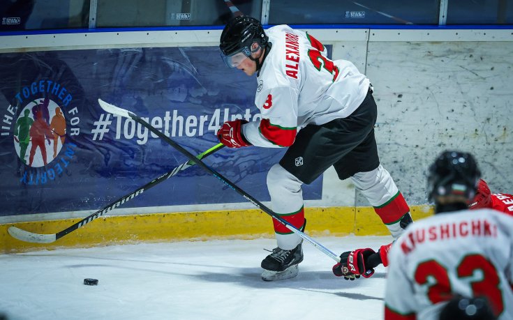 България с категорична победа срещу Босна и Херцеговина на световното първенство по хокей на лед